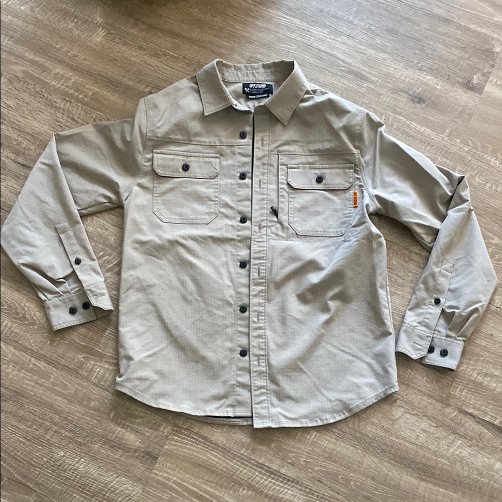 Men’s size medium off the grid button-down with conceal pocket